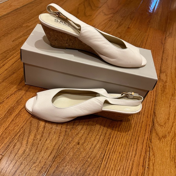 White Peep Toe Sandals - Picture 3 of 8